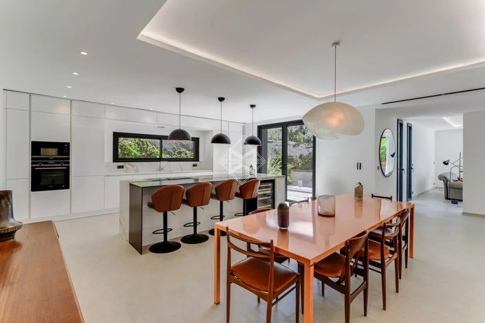 Image No.9-4 Bed House for sale