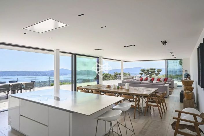Image No.5-7 Bed House for sale