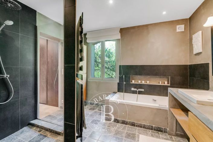 Image No.16-5 Bed House for sale