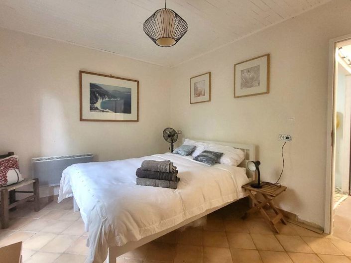 Image No.6-4 Bed House for sale