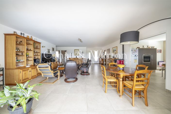 Image No.8-4 Bed House for sale