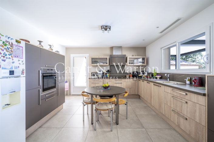 Image No.9-4 Bed House for sale