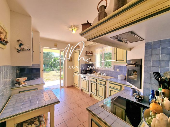 Image No.8-4 Bed House for sale