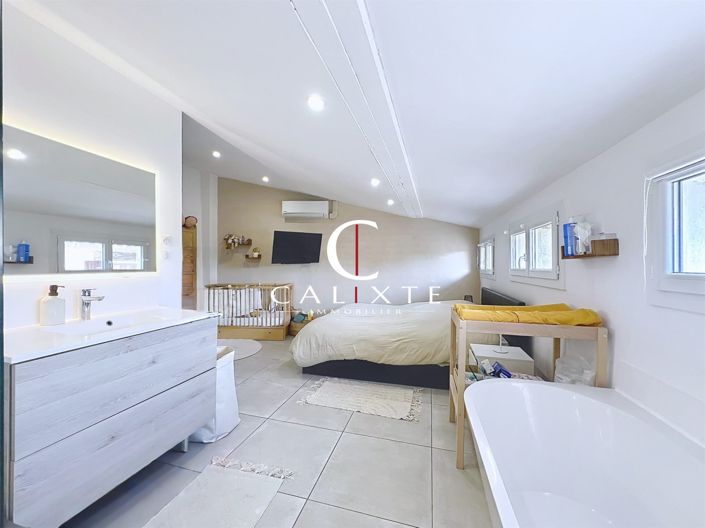 Image No.10-1 Bed House for sale