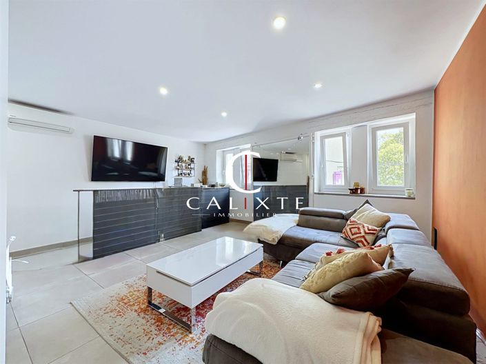 Image No.8-1 Bed House for sale