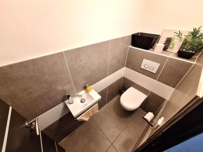 Image No.21-4 Bed House for sale