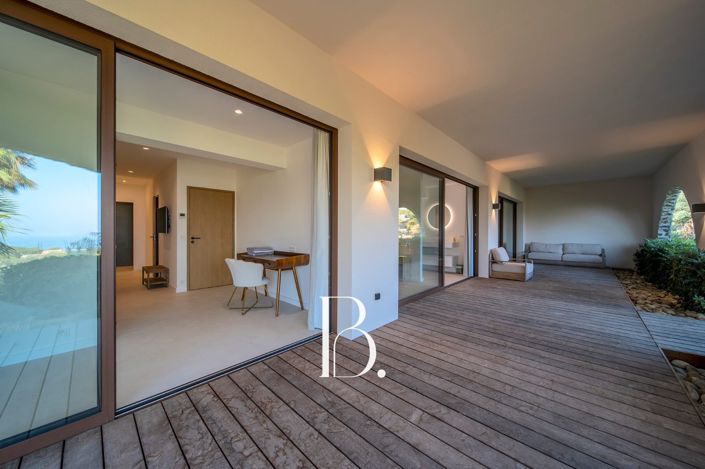 Image No.16-7 Bed Property for sale