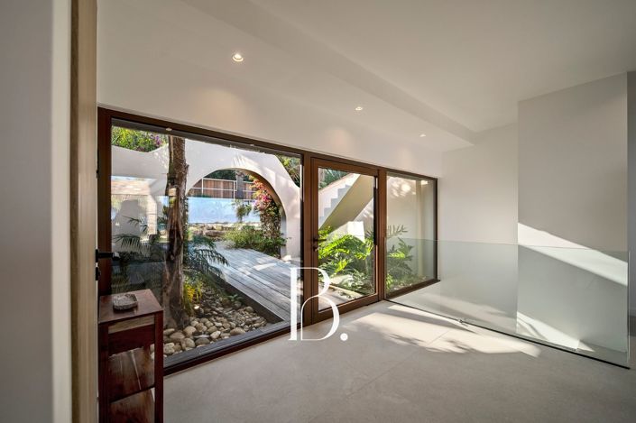 Image No.7-7 Bed Property for sale