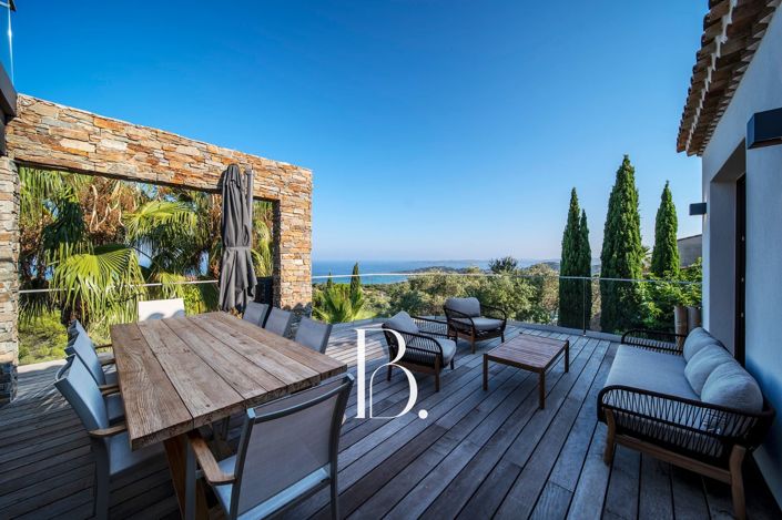 Image No.8-7 Bed Property for sale