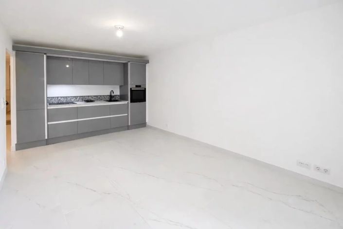 Image No.3-Appartement de 2 chambres à vendre à Cannes