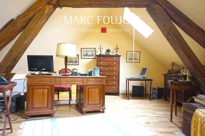 Image No.10-5 Bed House for sale