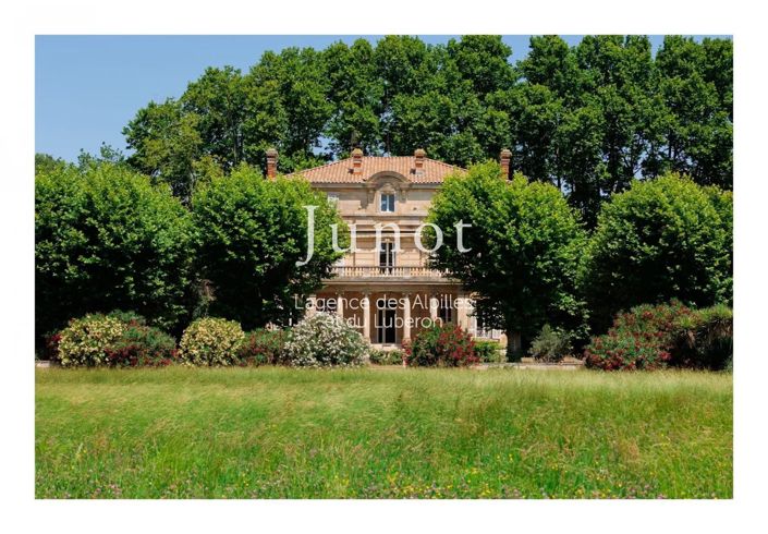 Image No.4-Propriété de 8 chambres à vendre à Istres