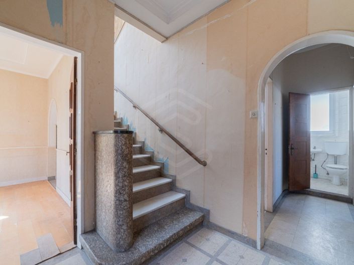 Image No.12-4 Bed House for sale