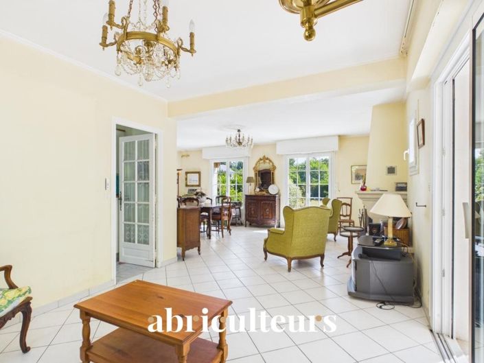 Image No.9-4 Bed House for sale