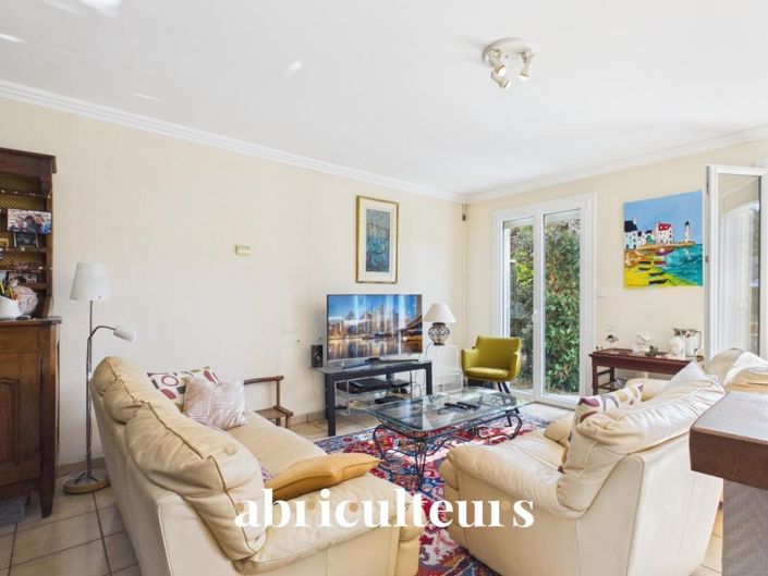 Image No.7-5 Bed House for sale