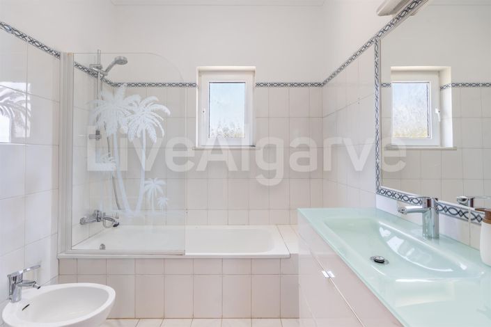 Image No.16-3 Bed House for sale
