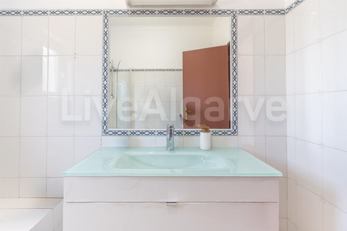 Image No.17-3 Bed House for sale