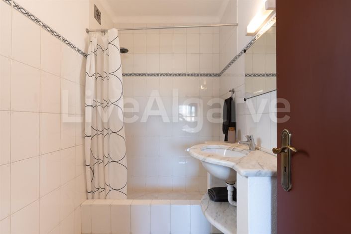 Image No.21-3 Bed House for sale