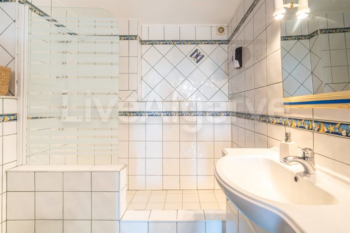 Image No.35-3 Bed House for sale
