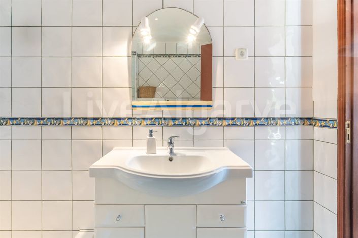 Image No.36-3 Bed House for sale