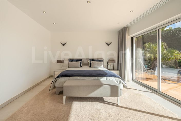 Image No.19-5 Bed House for sale