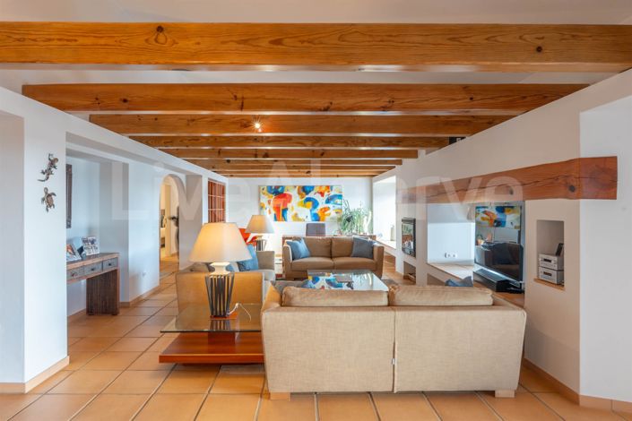 Image No.7-5 Bed House for sale
