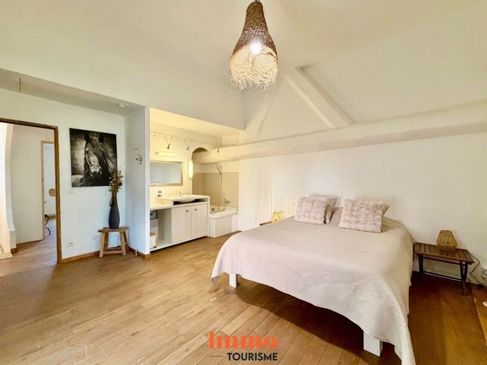 Image No.6-4 Bed House for sale