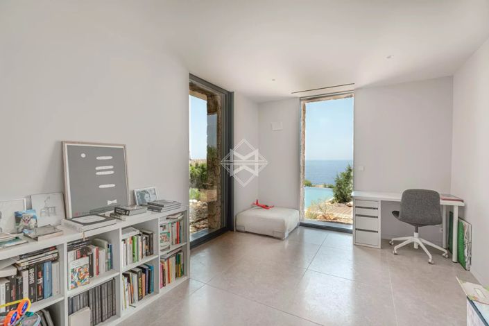 Image No.10-5 Bed House for sale