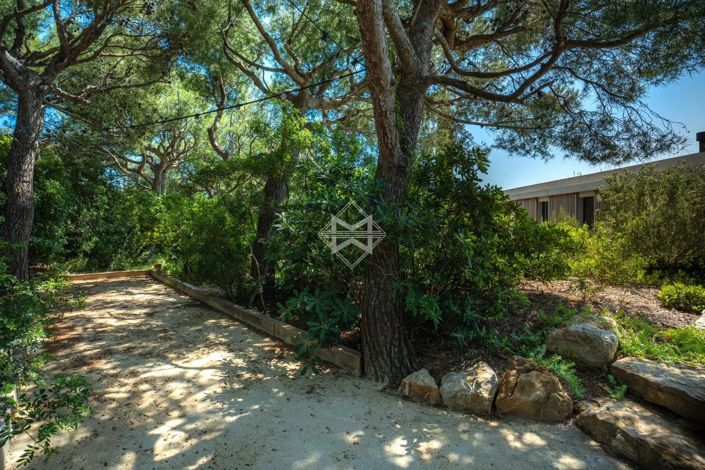 Image No.16-5 Bed House for sale