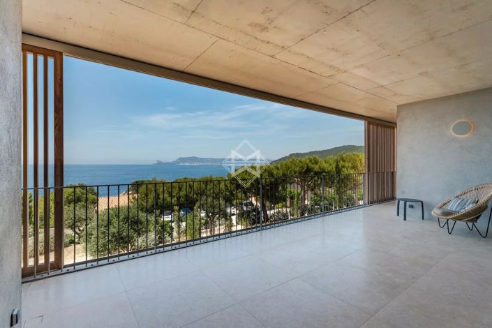 Image No.7-5 Bed House for sale