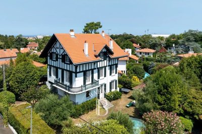 1 - Biarritz, House