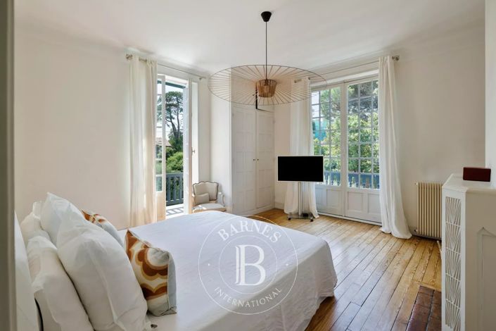 Image No.15-7 Bed House for sale