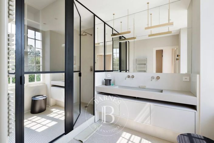 Image No.16-7 Bed House for sale