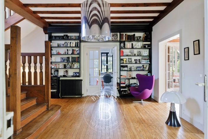 Image No.7-7 Bed House for sale