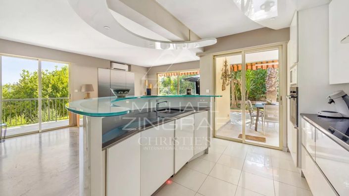 Image No.7-6 Bed House for sale
