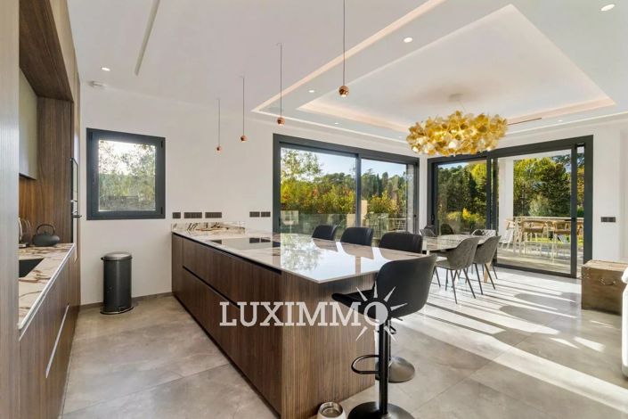 Image No.4-4 Bed House for sale