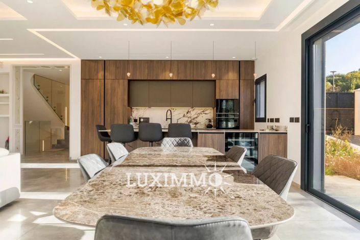 Image No.5-4 Bed House for sale