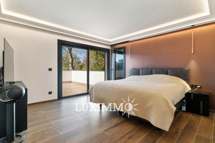 Image No.8-4 Bed House for sale