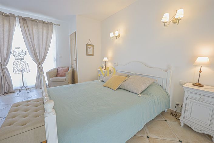 Image No.42-4 Bed House for sale