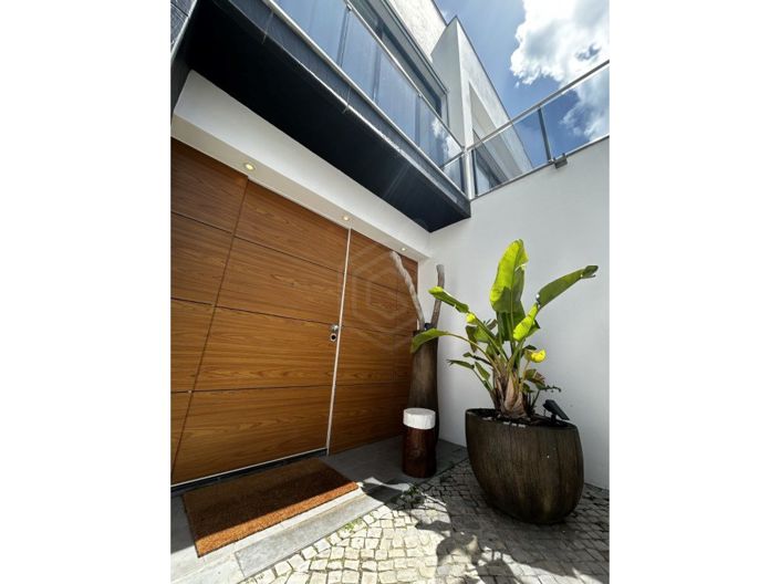 Image No.20-3 Bed House for sale
