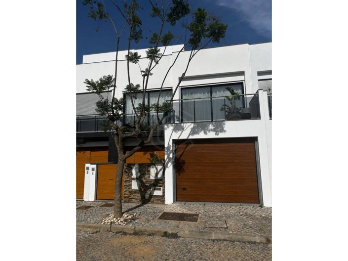 Image No.24-3 Bed House for sale