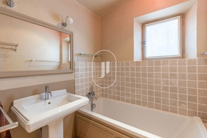 Image No.11-3 Bed House for sale