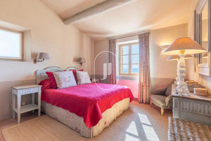 Image No.12-3 Bed House for sale