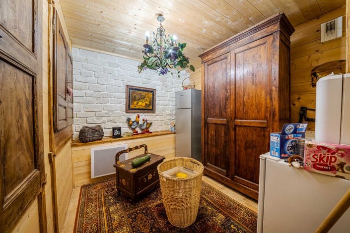 Image No.18-4 Bed House for sale
