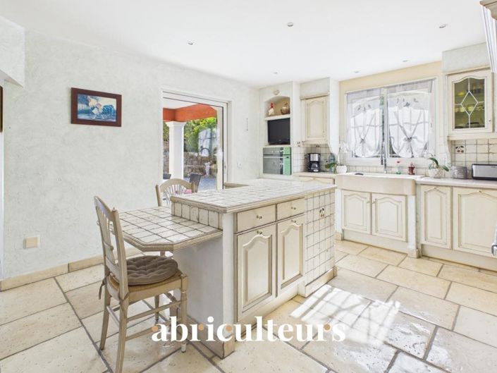 Image No.8-4 Bed House for sale