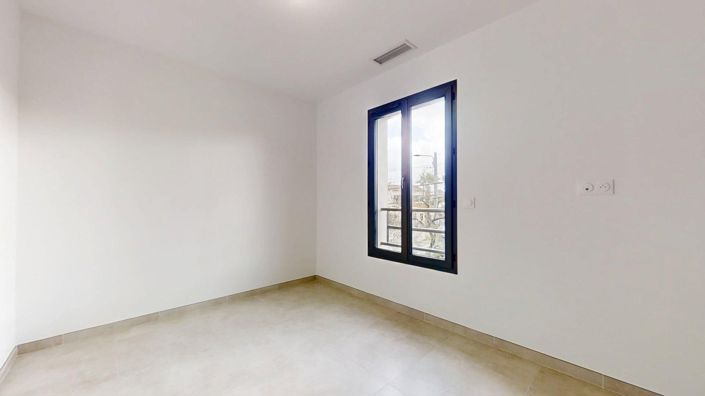 Image No.11-3 Bed House for sale