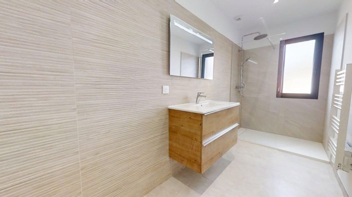 Image No.9-3 Bed House for sale