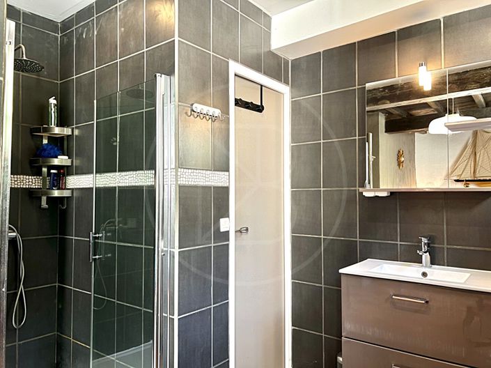 Image No.9-5 Bed House for sale