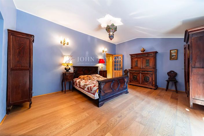 Image No.19-10 Bed House for sale