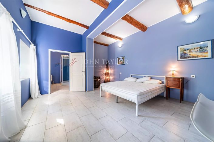 Image No.21-10 Bed House for sale
